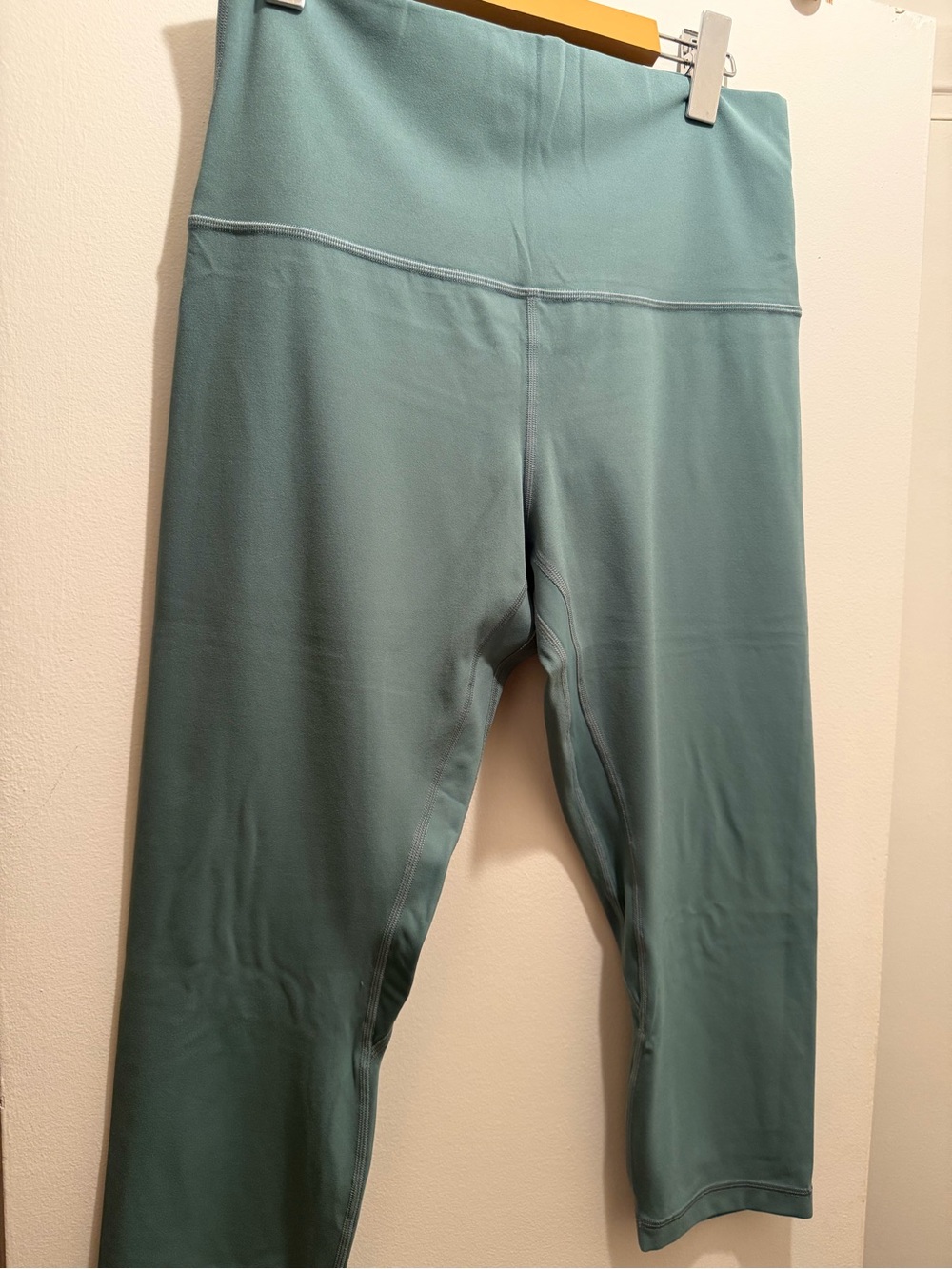 lululemon athletica Seafoam Cropped Performance Leggings